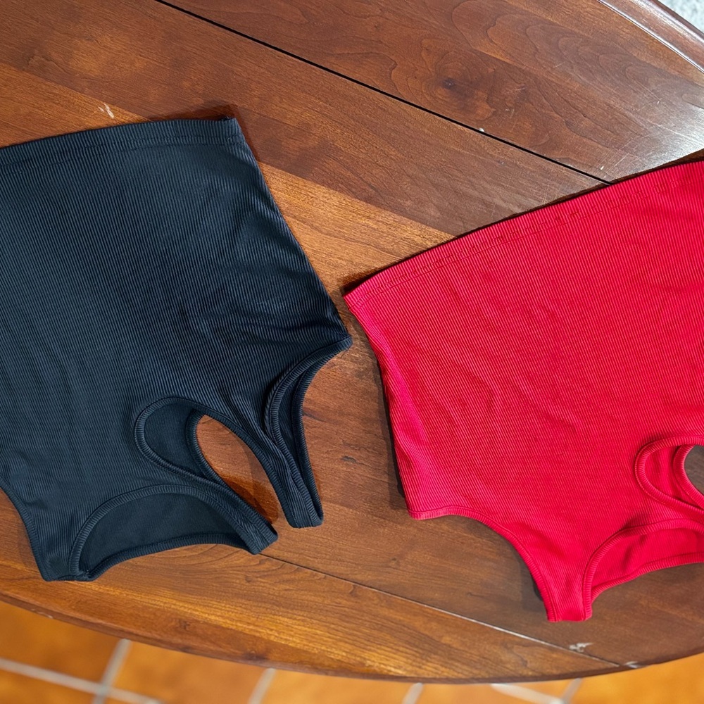 Black and Red Ribbed Crop Tops